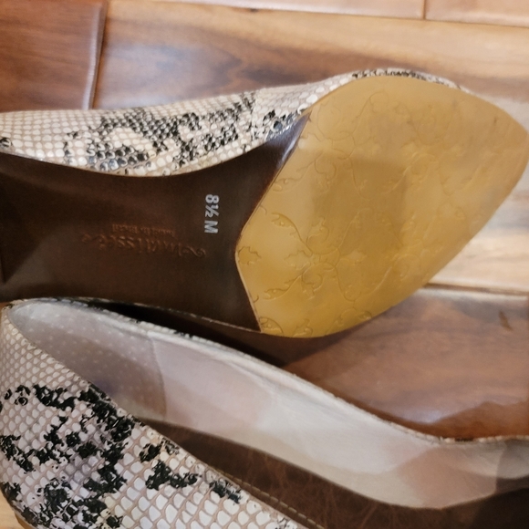 Shoes - Picture 3 of 7